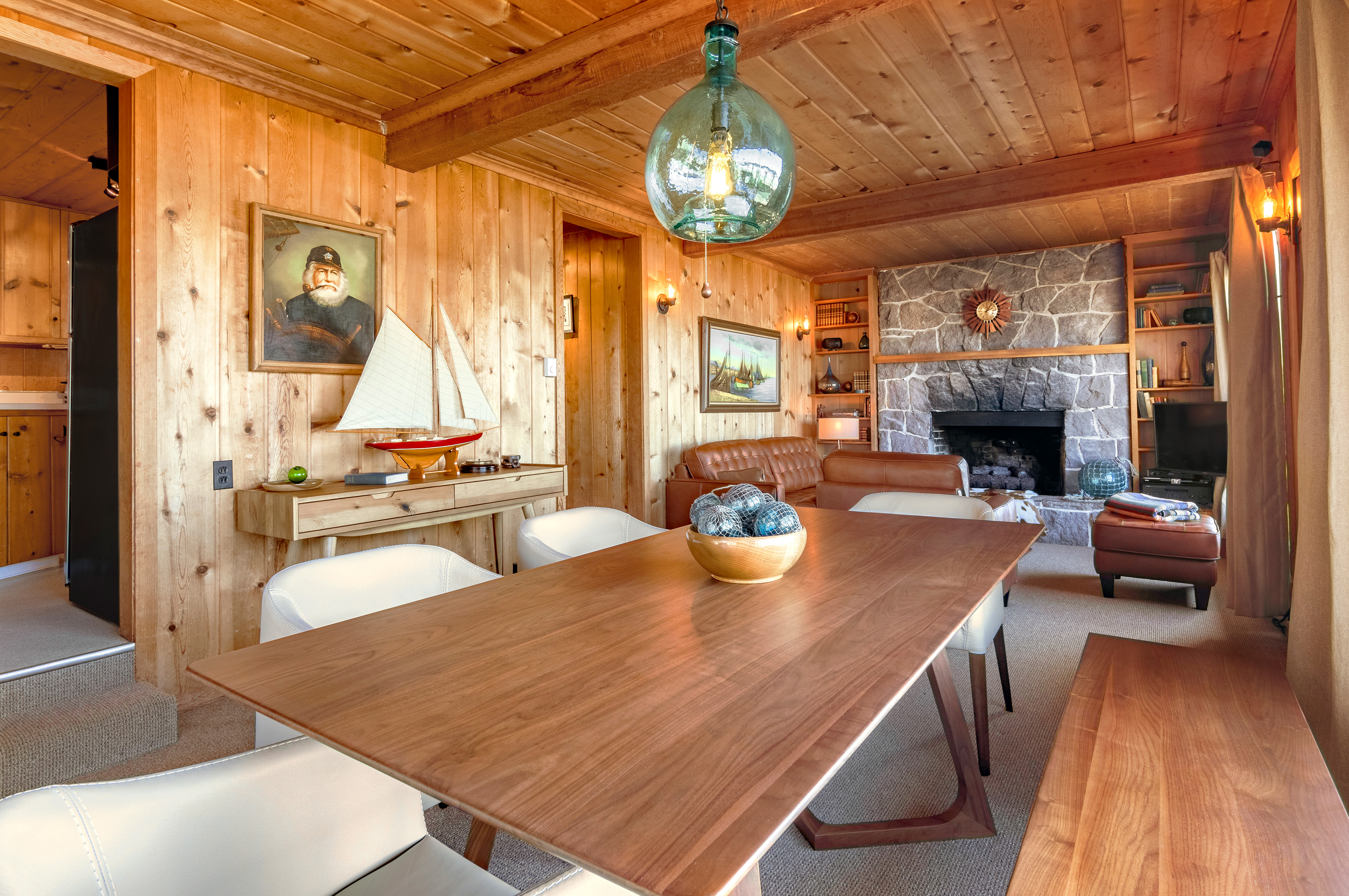 Salal Bluff Oceanfront Cottage Dining & Living Room